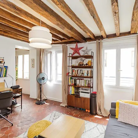 And Bright 40 M For 2 Near Belleville Paris