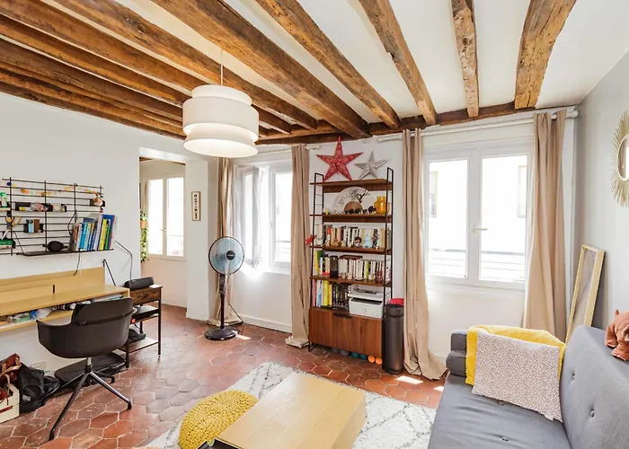 And Bright 40 M For 2 Near Belleville Paris