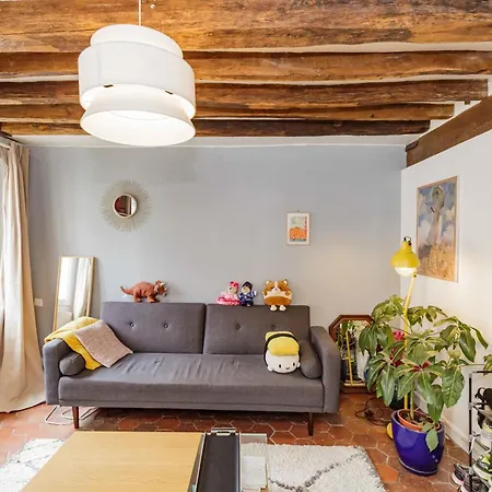 And Bright 40 M For 2 Near Belleville Apartman *